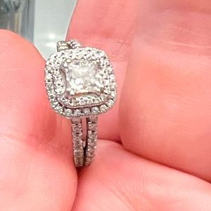 Diamond engagement ring